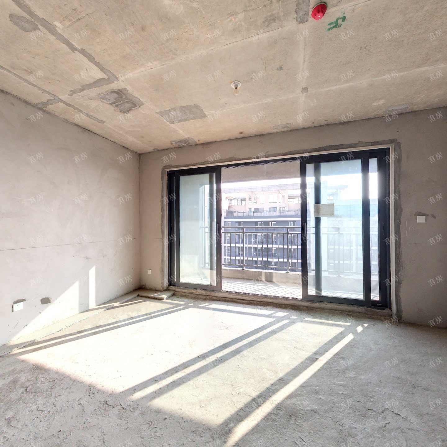 城西时代滨江电梯复式5室带大露台产权清晰可按揭