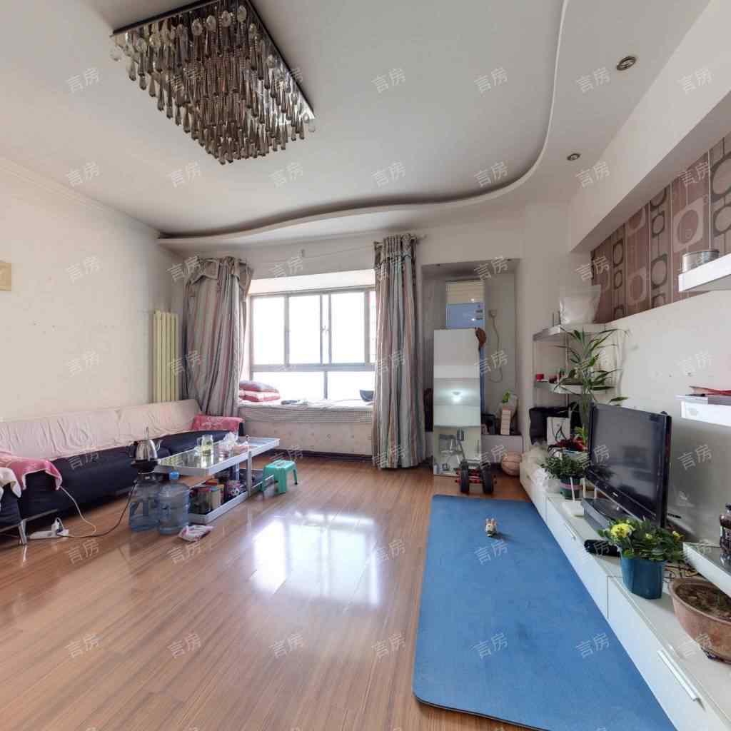 此房满三满二，业主诚心出售，西京医院100米。